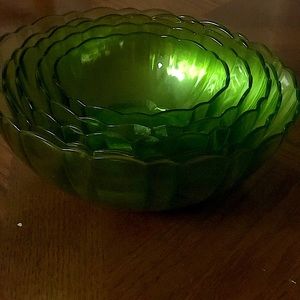 VINTAGE  ANCHOR HOCKING GREEN GLASS NESTING BOWLS  SCALLOPED EDGE